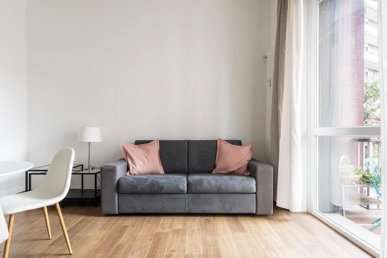 Easyhomes-Sabotino Milán 0*,  Italia